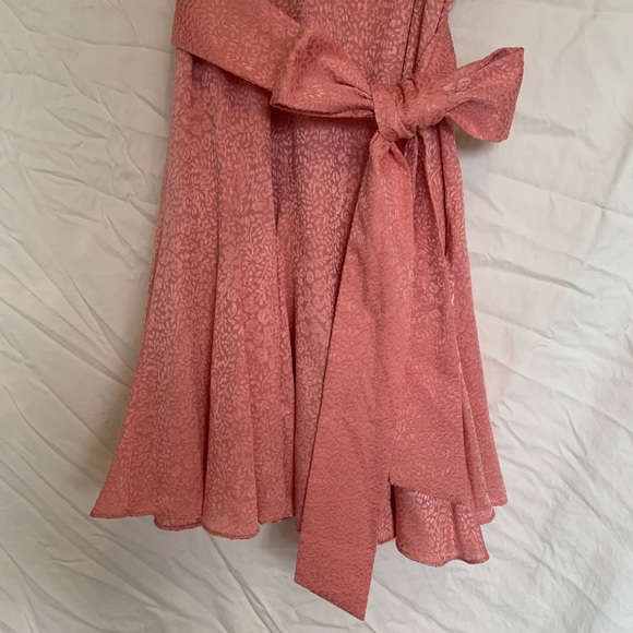 Alice + Olivia Mina Puff Sleeve Ruffle Mini Dress with Bow - Picture 5 of 13